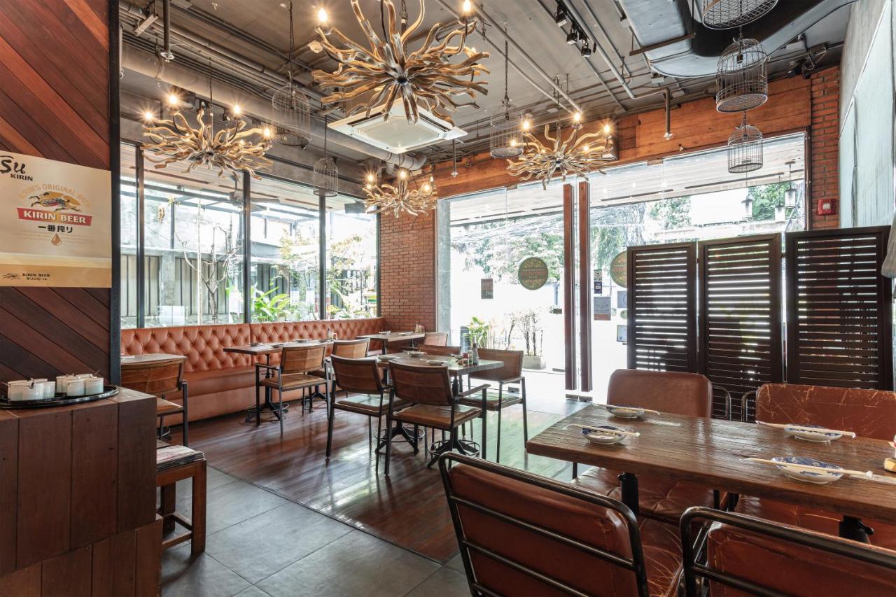 Adelphi Forty-Nine Bangkok Exterior photo